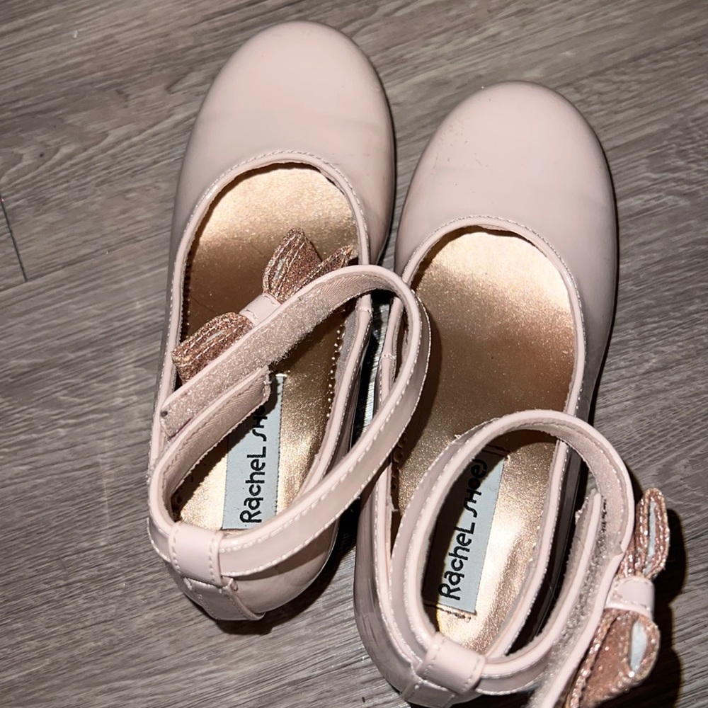 Light pink, toddler girl 11, heel, worn